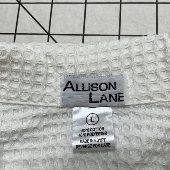 Allison Lane classic white jacket, button front, two pockets, checked texture - Picture 7 of 8